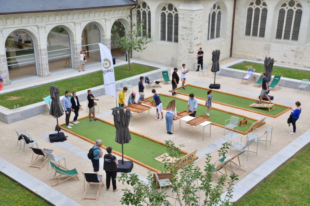 Animation jeux de palet dans le jardin du cloitre du couvent des Jacobins