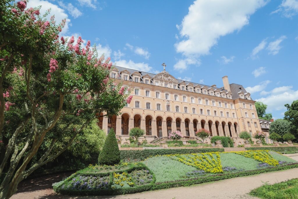 Le jardin Saint-Georges avec en arrière plan le Palais Saint-Georges