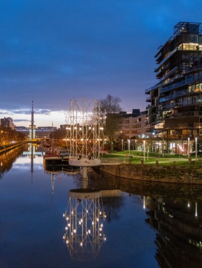 Vue de nuit du belvédère des frères Bouroullec à Rennes