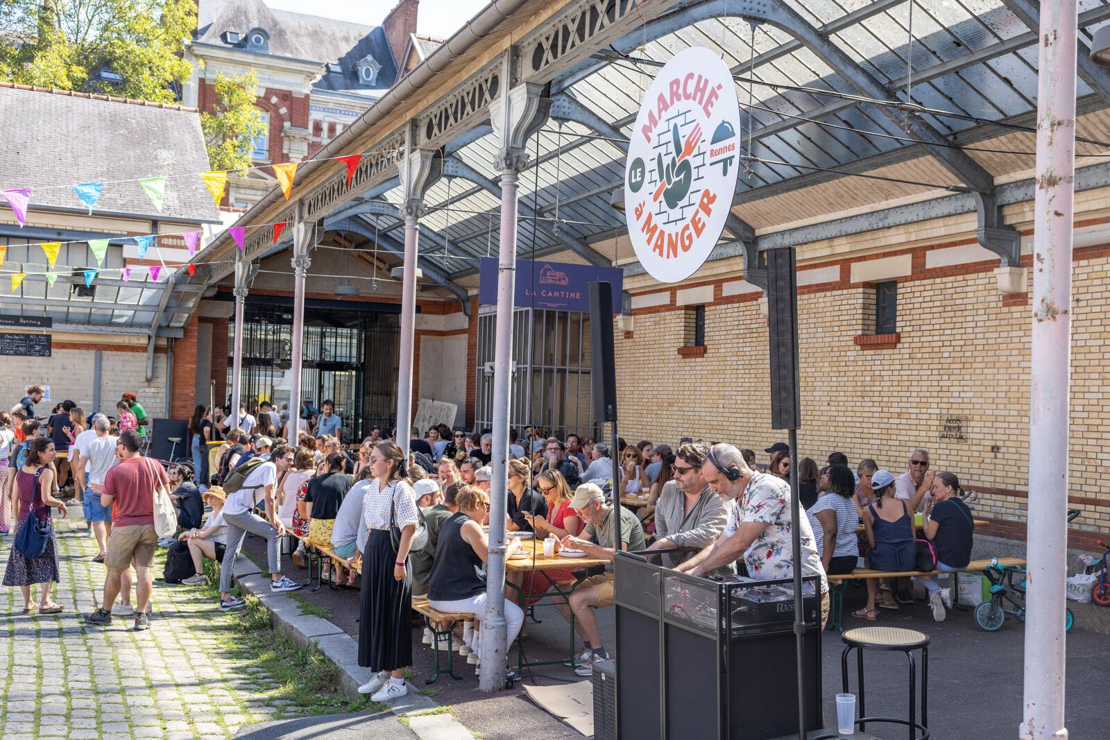 Le marché à manger est un rendez-vous street-food qui a lieu chaque premier dimanche du mois aux Halles Centrales