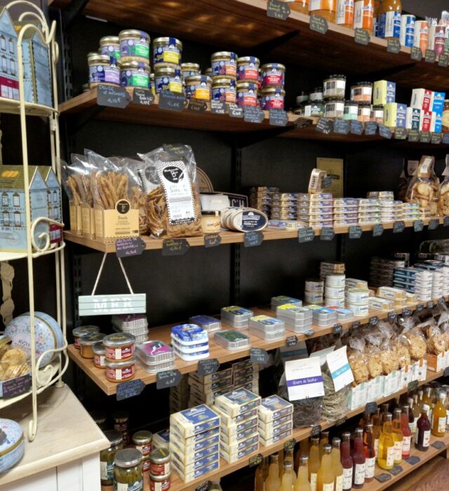 Produits présentés sur étagères