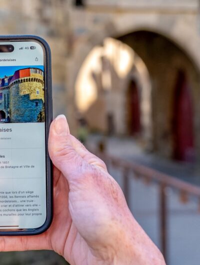 L'application smartphone Whatizis identifie automatiquement les monuments.