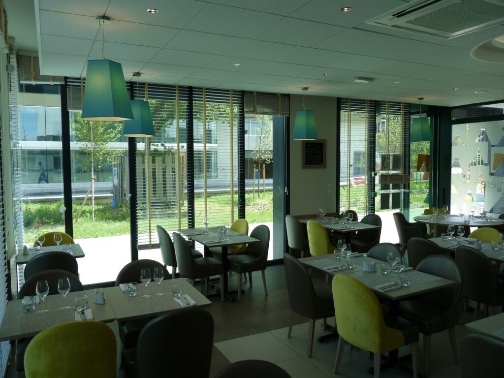 Salle de restaurant du Cours Lumière