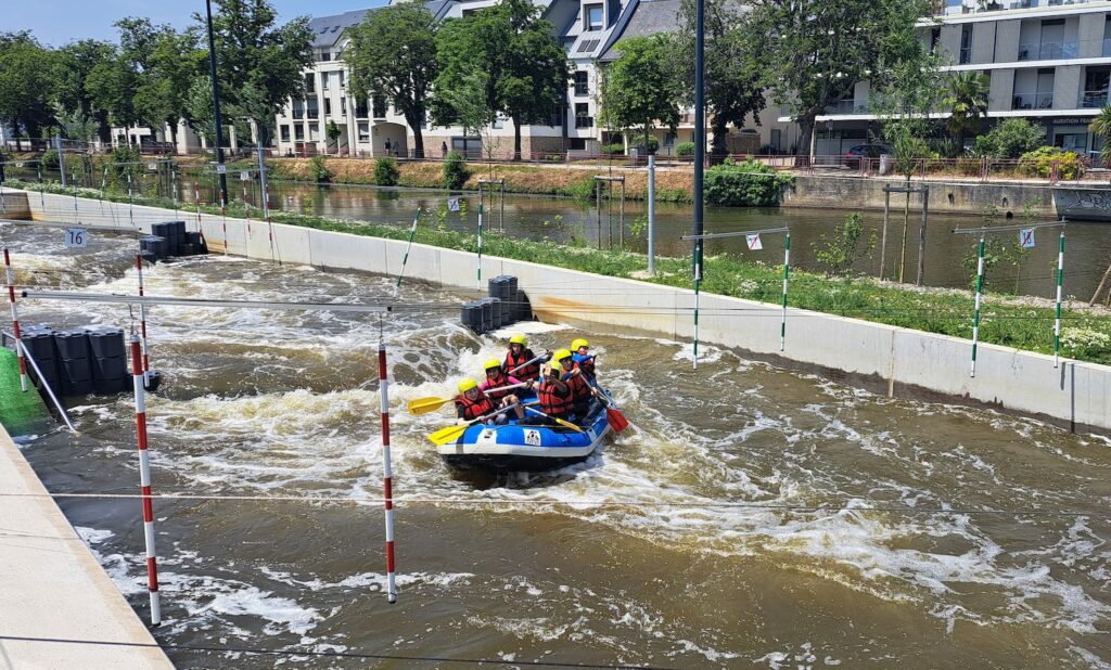 Rafting dans la rivière d'eaux vives à Cesson-Sévigné