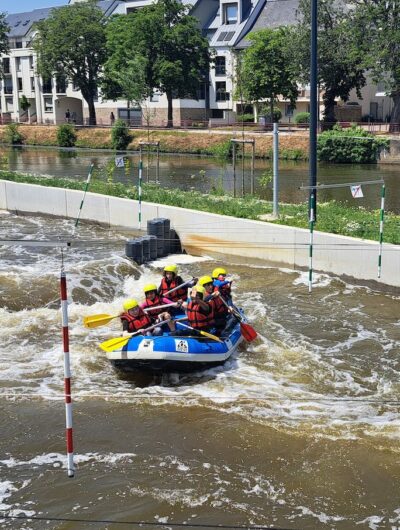 Rafting dans la rivière d'eaux vives à Cesson-Sévigné