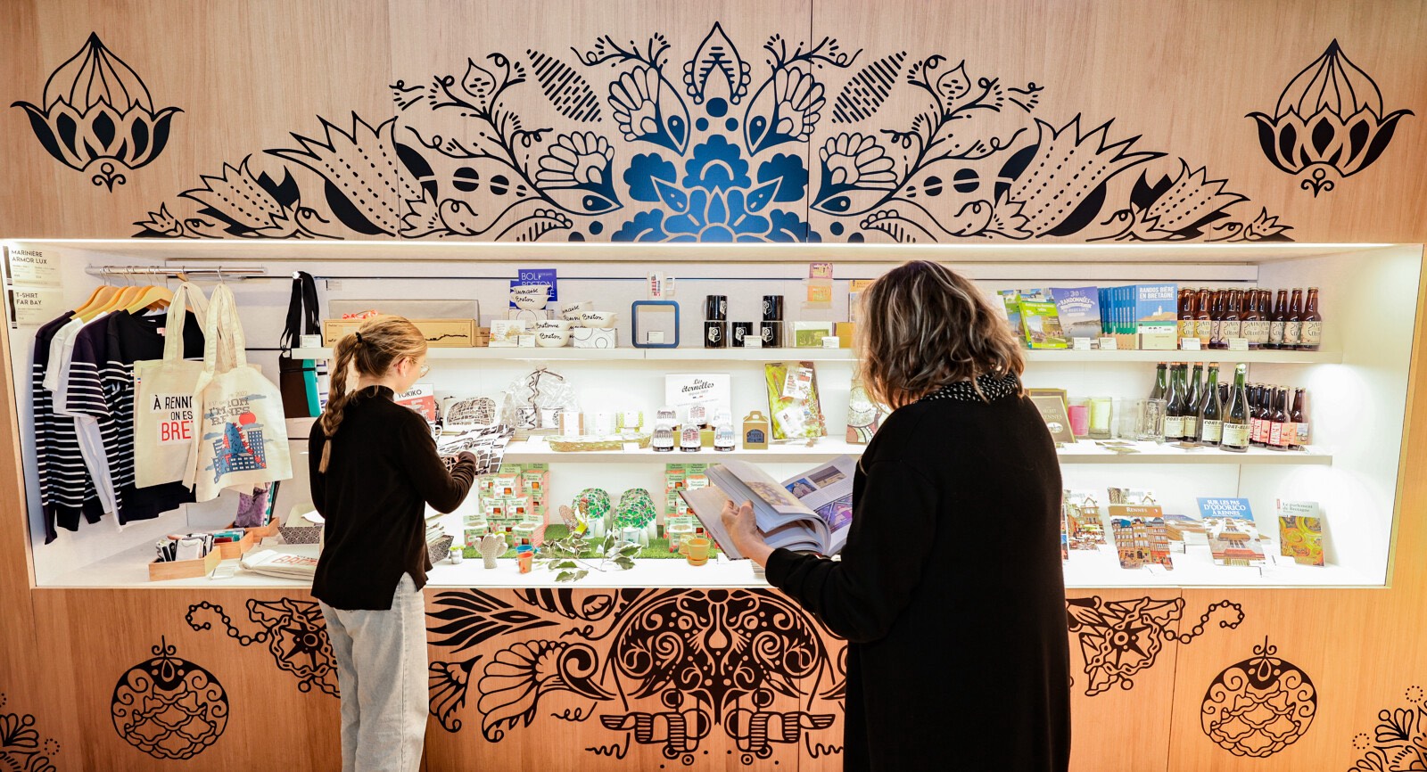 La boutique de l'office de tourisme de Rennes décorée par l'artiste ALI