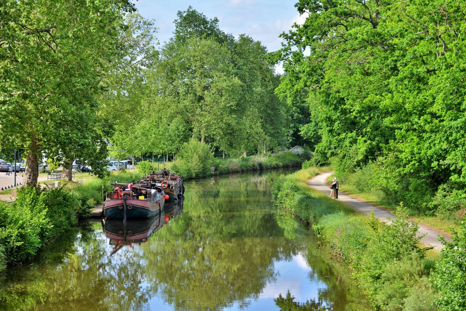 Péniches au bord du Canal d'Ille-et-Rance à Betton