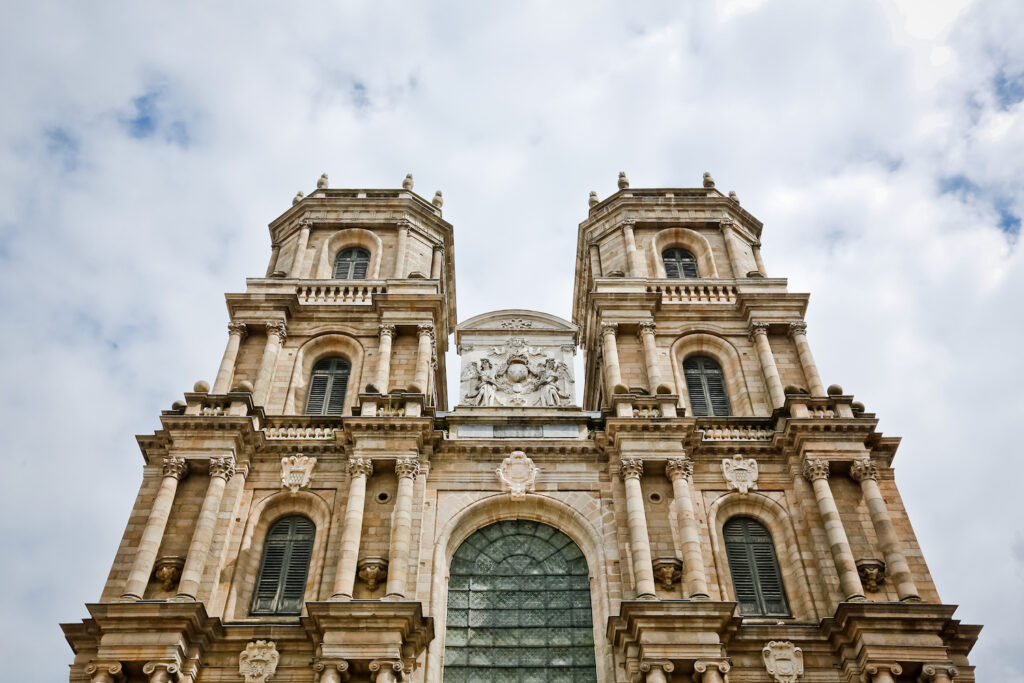 Façade de la Cathédrale Saint-Pierre