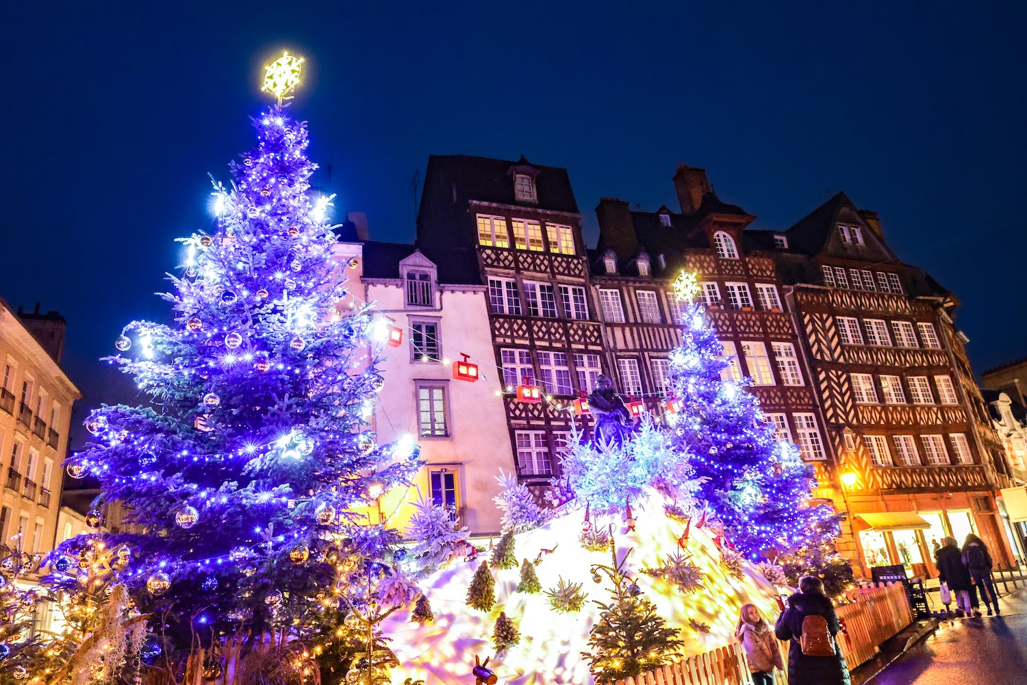 La place du Champ Jacquet décorée pour Noël