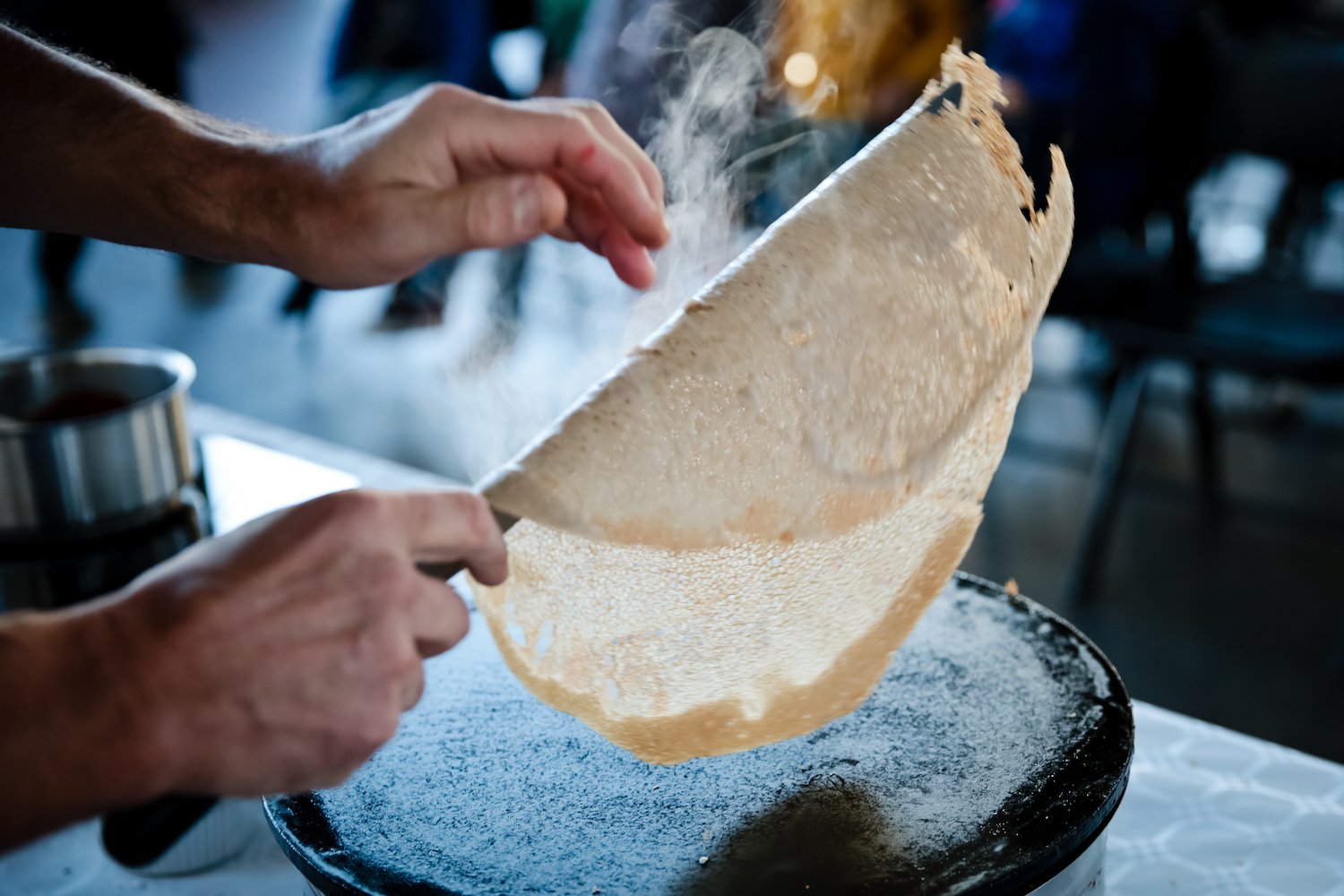 Le billig indispensable outil pour les crêpes en Bretagne