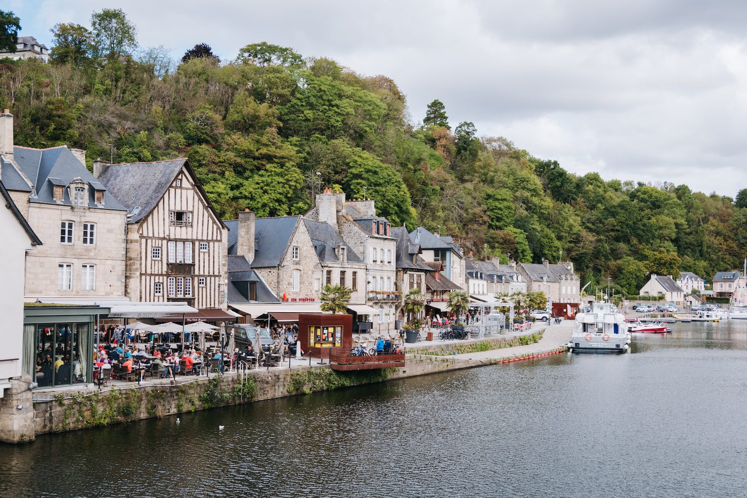 Vue de Dinan et de ses quais en Bretagne