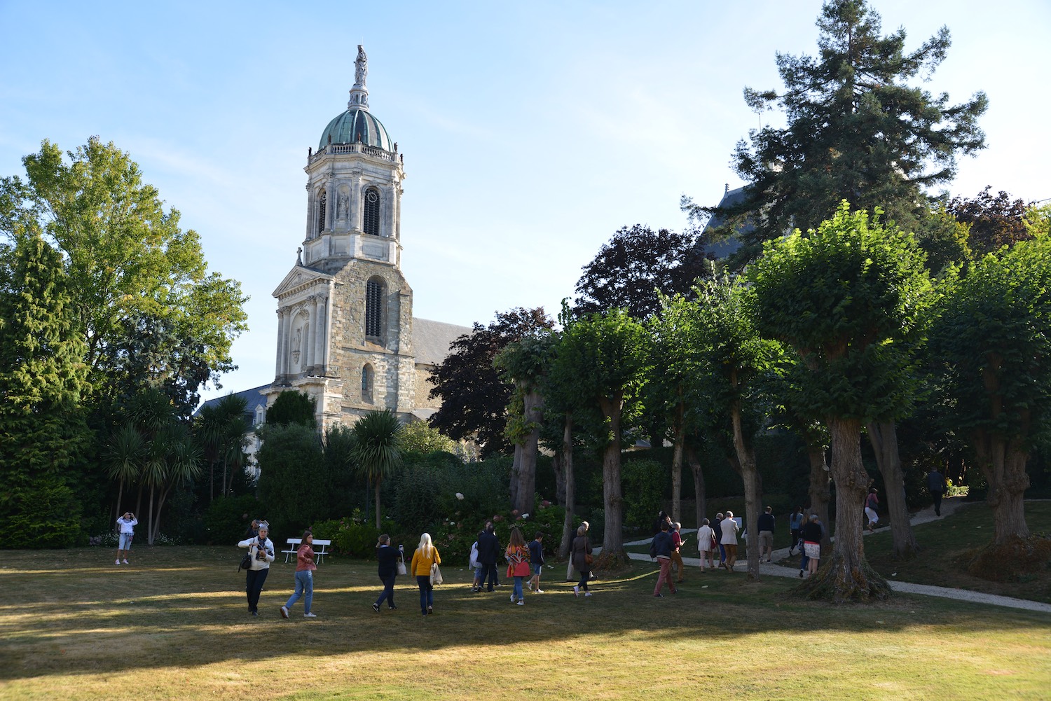 L'église Saint-Germaine vue depuis la Préfecture de Région