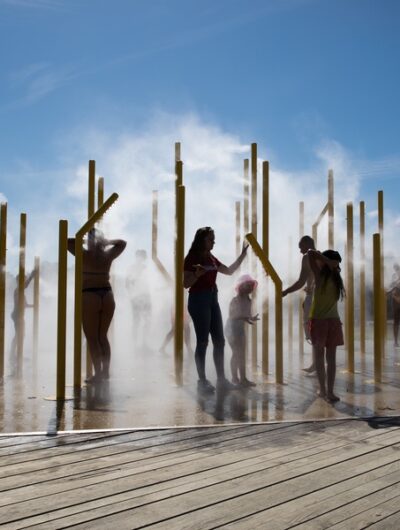 Brumisateur à la plage des étangs d'Apigné