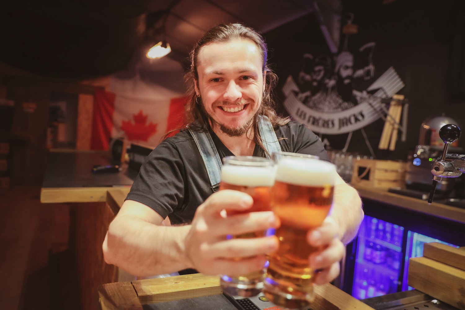 Chez les Frères Jack on passe un bon moment au lancer de haches