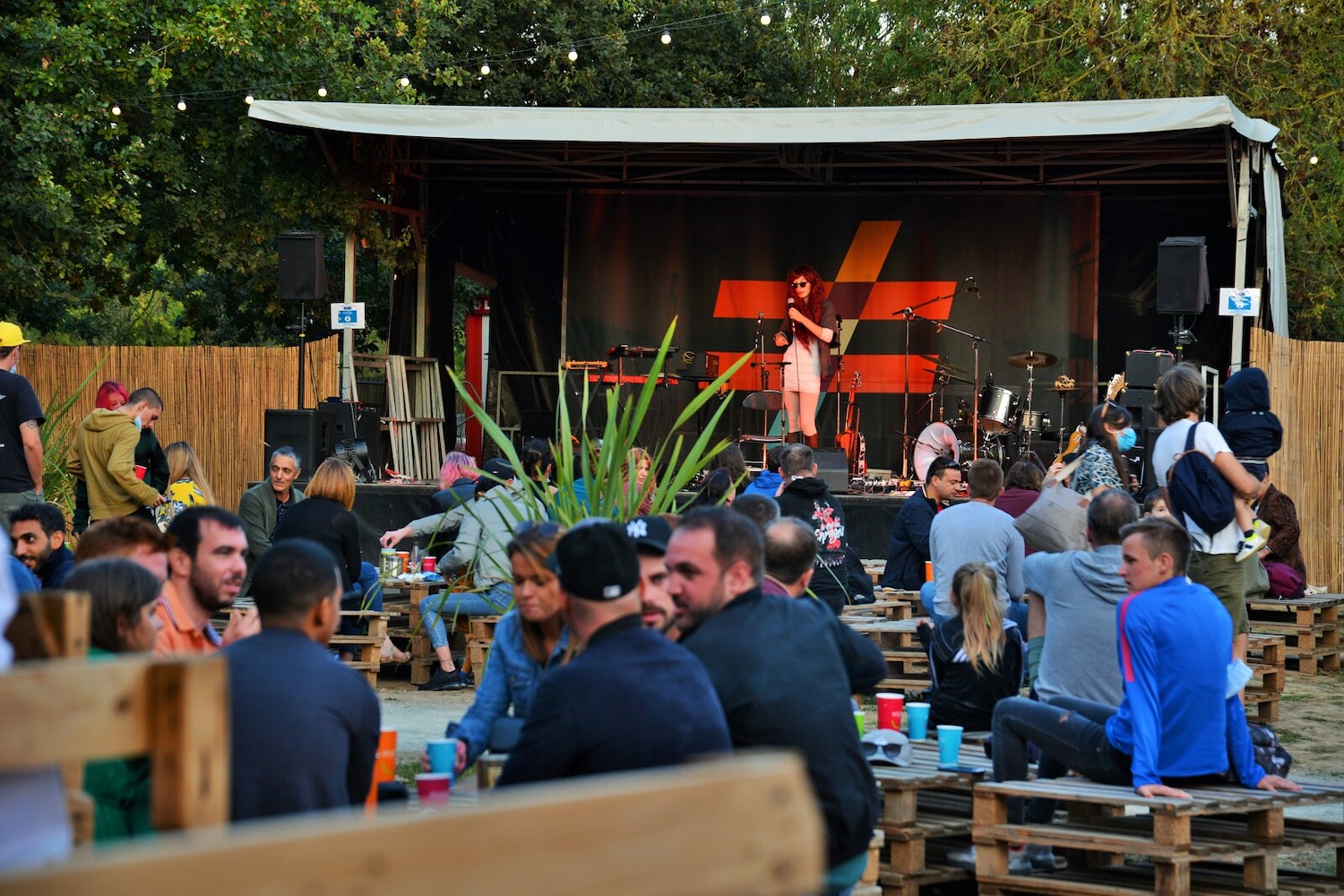 La guinguette du Mem accueille des spectacles et des concerts