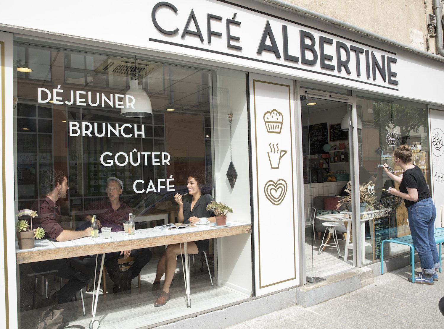 Leila au Café Albertine