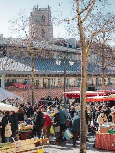 Le marché des lices à Rennes le samedi matin