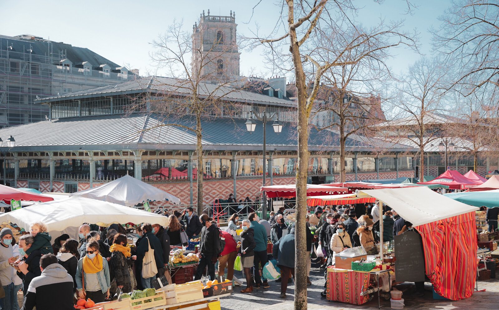 Le marché des lices à Rennes le samedi matin
