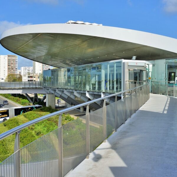 Vue de la station de métro aérienne Poterie à Rennes