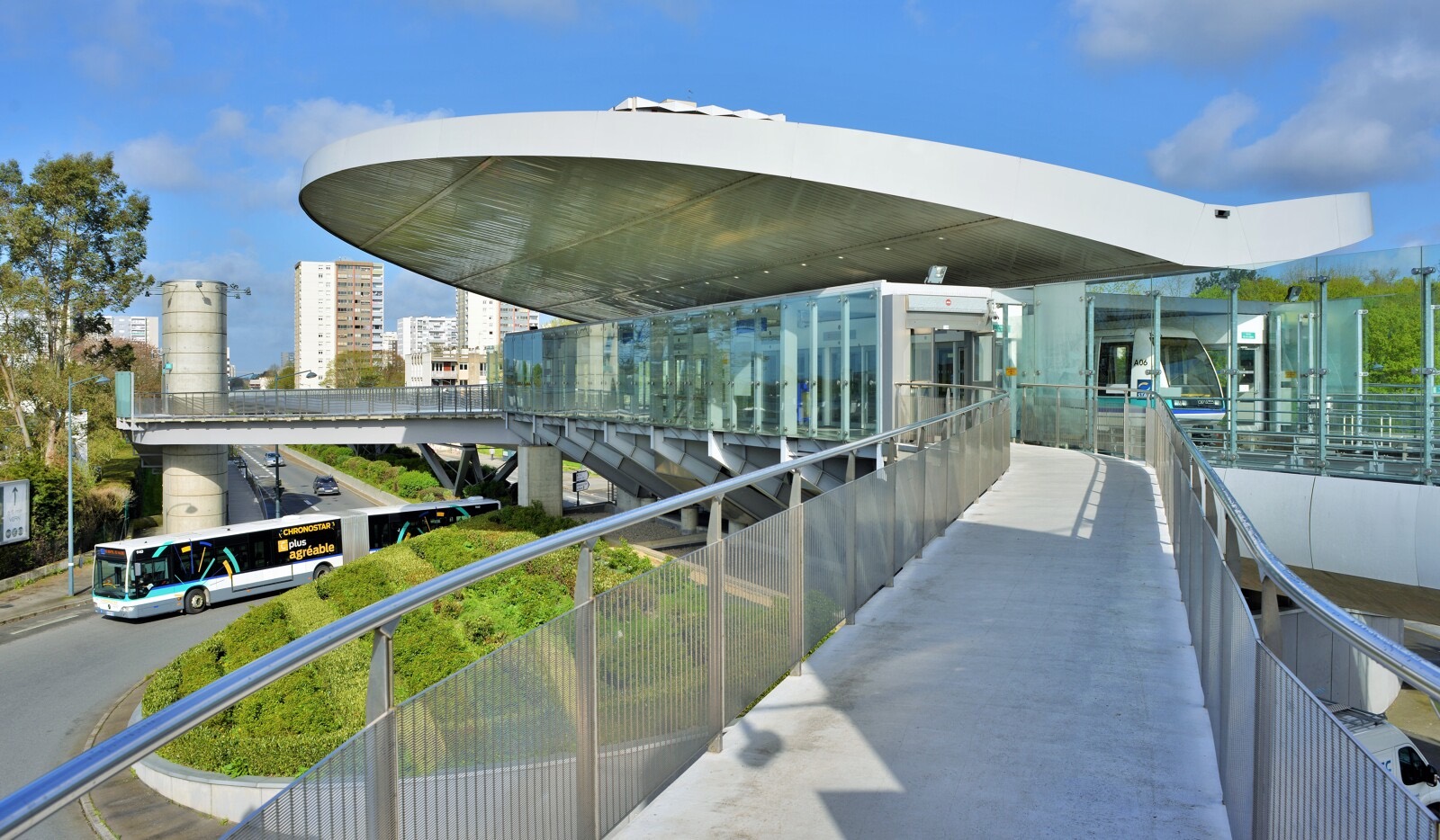 Vue de la station de métro aérienne Poterie à Rennes