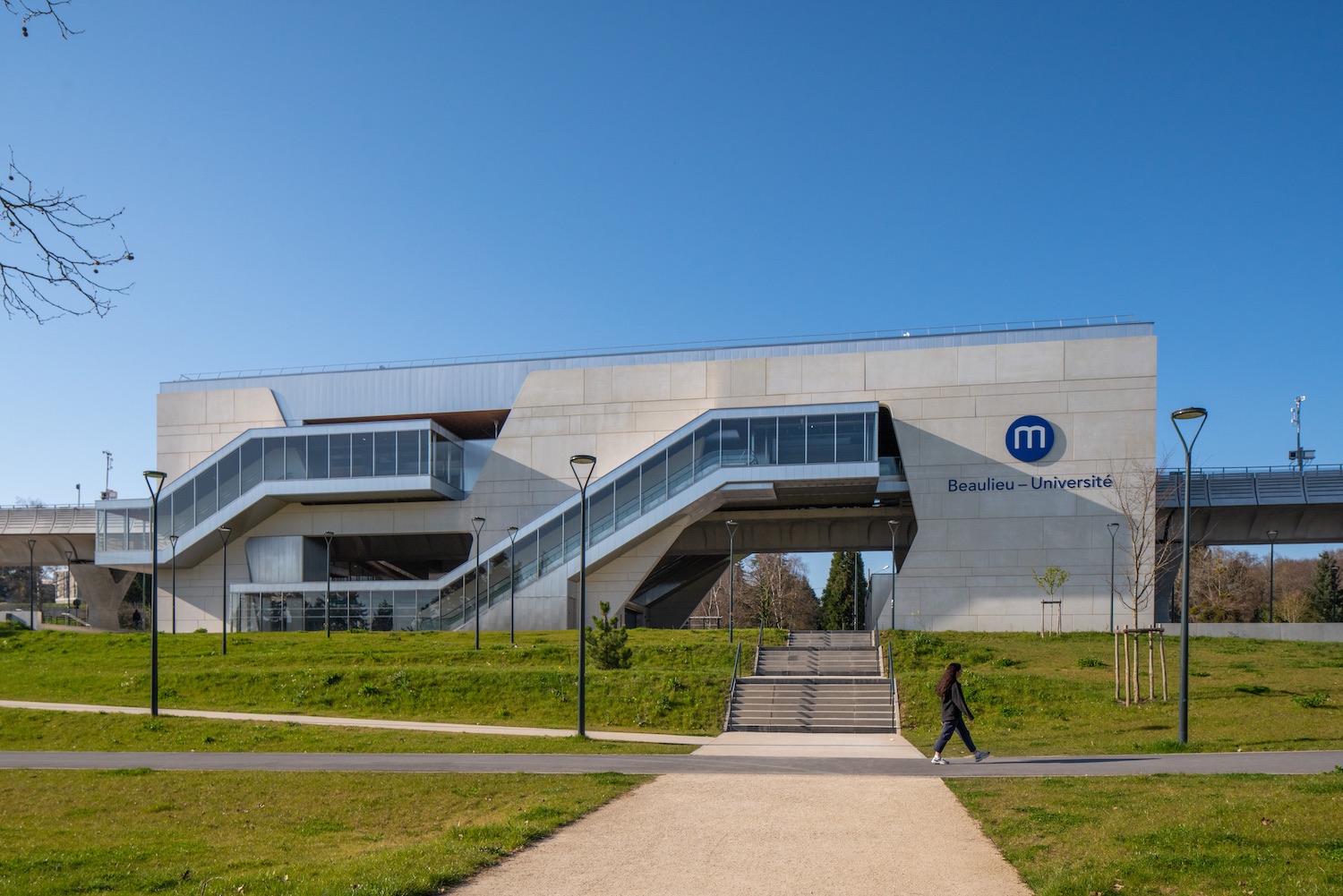 La station de métro aérienne Beaulieu Universités. 