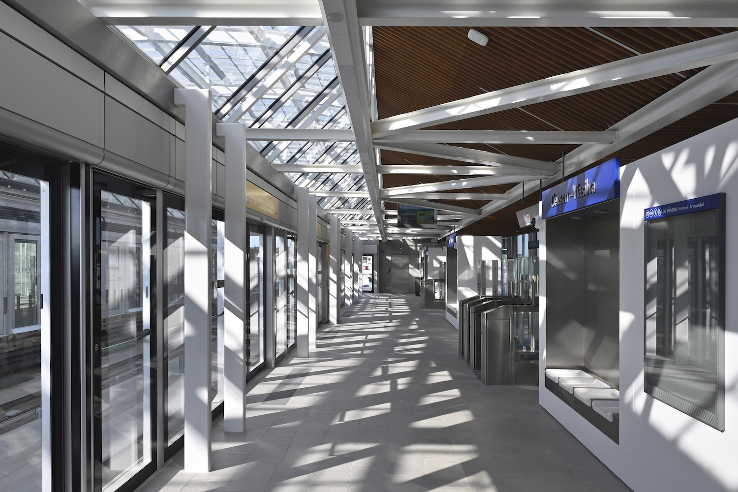 La station de métro Cesson ViaSilva baignée de lumière