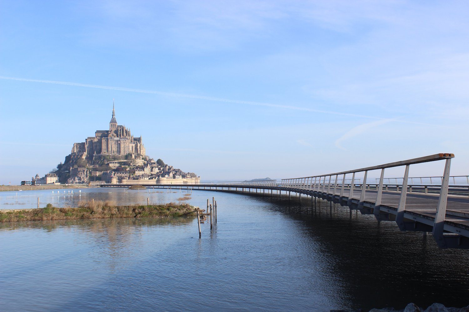 Vue du Mont Saint Michel depuis le bout de la passerelle