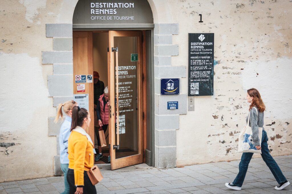 Entrée de l'office de tourisme à Rennes