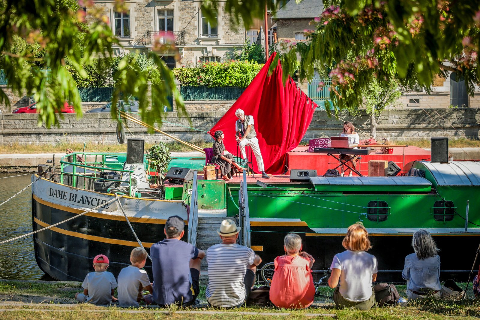 La péniche spectacle à Rennes