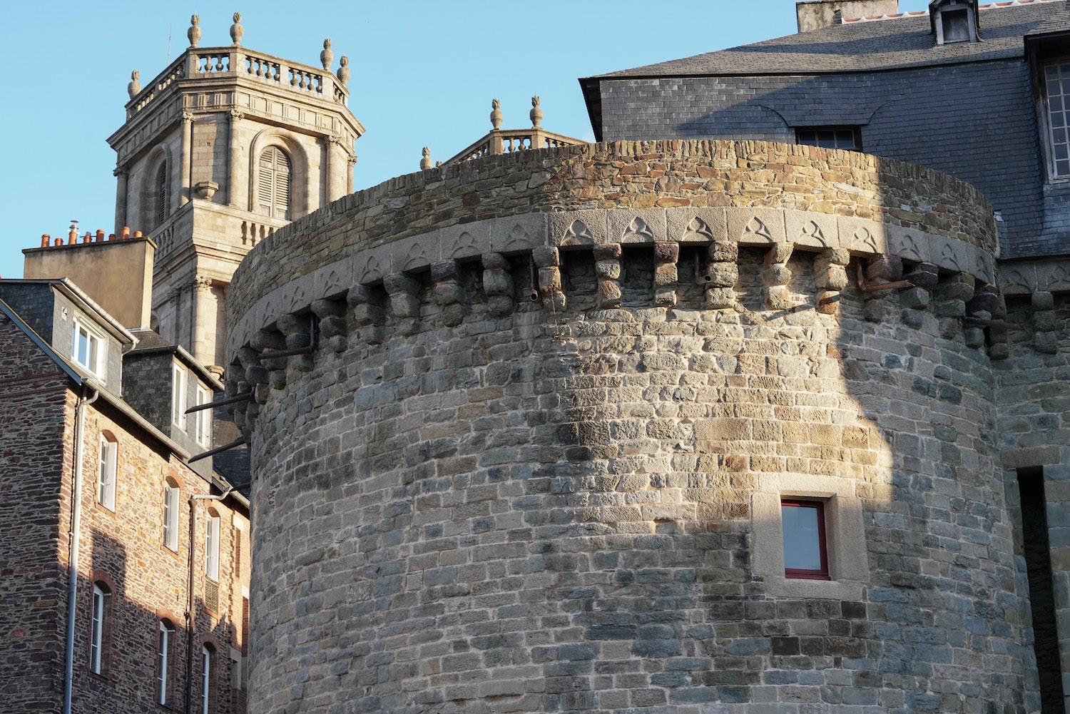 Détail des fortifications avec vue sur la cathédrale