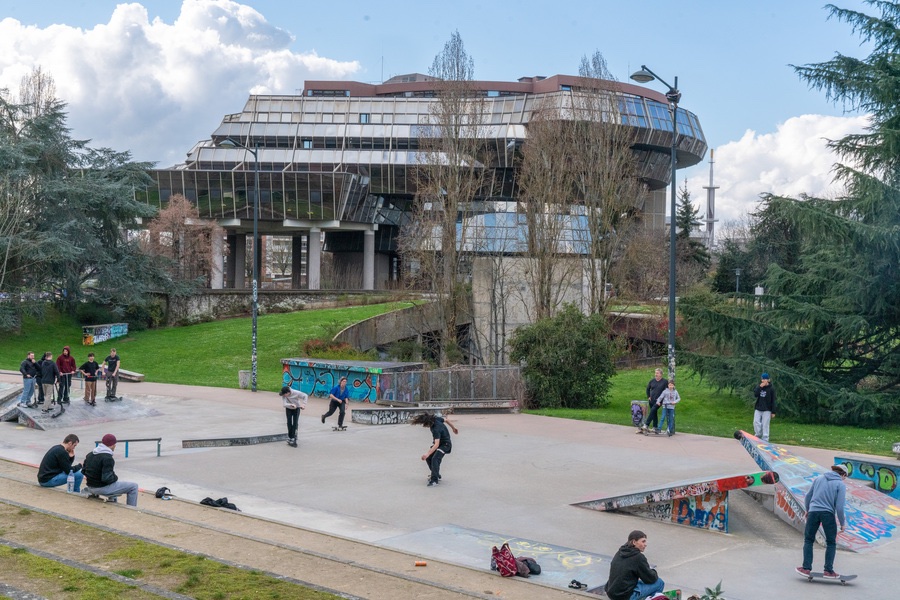 Le streetpark de l'Arsenal, incontournable lieu de rendez-vous des skaters