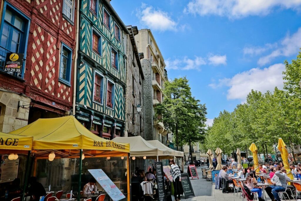 Terrasses de la place Sainte-Anne à Rennes