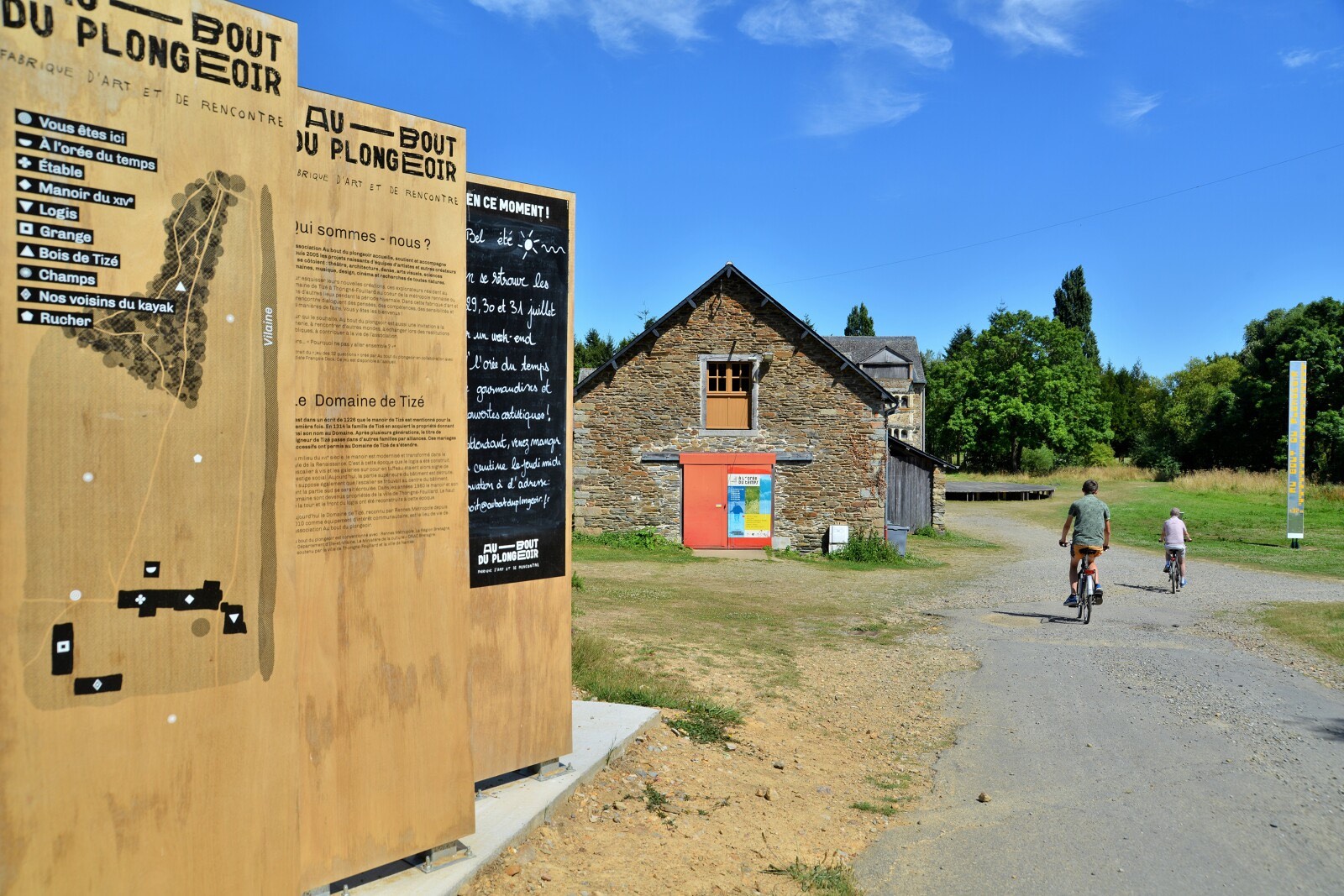 Au bout du Plongeoir, un collectif artistique installé au Manoir de Tizé