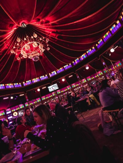 Les Toqués de Mythos dans le cannibale cabaret