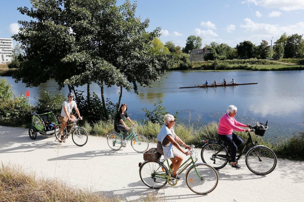 Vélo et aviron au bord de la Vilaine