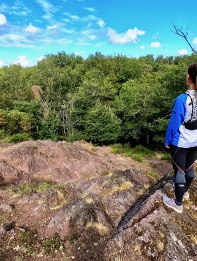 Trail dans la vallée rouge et verte