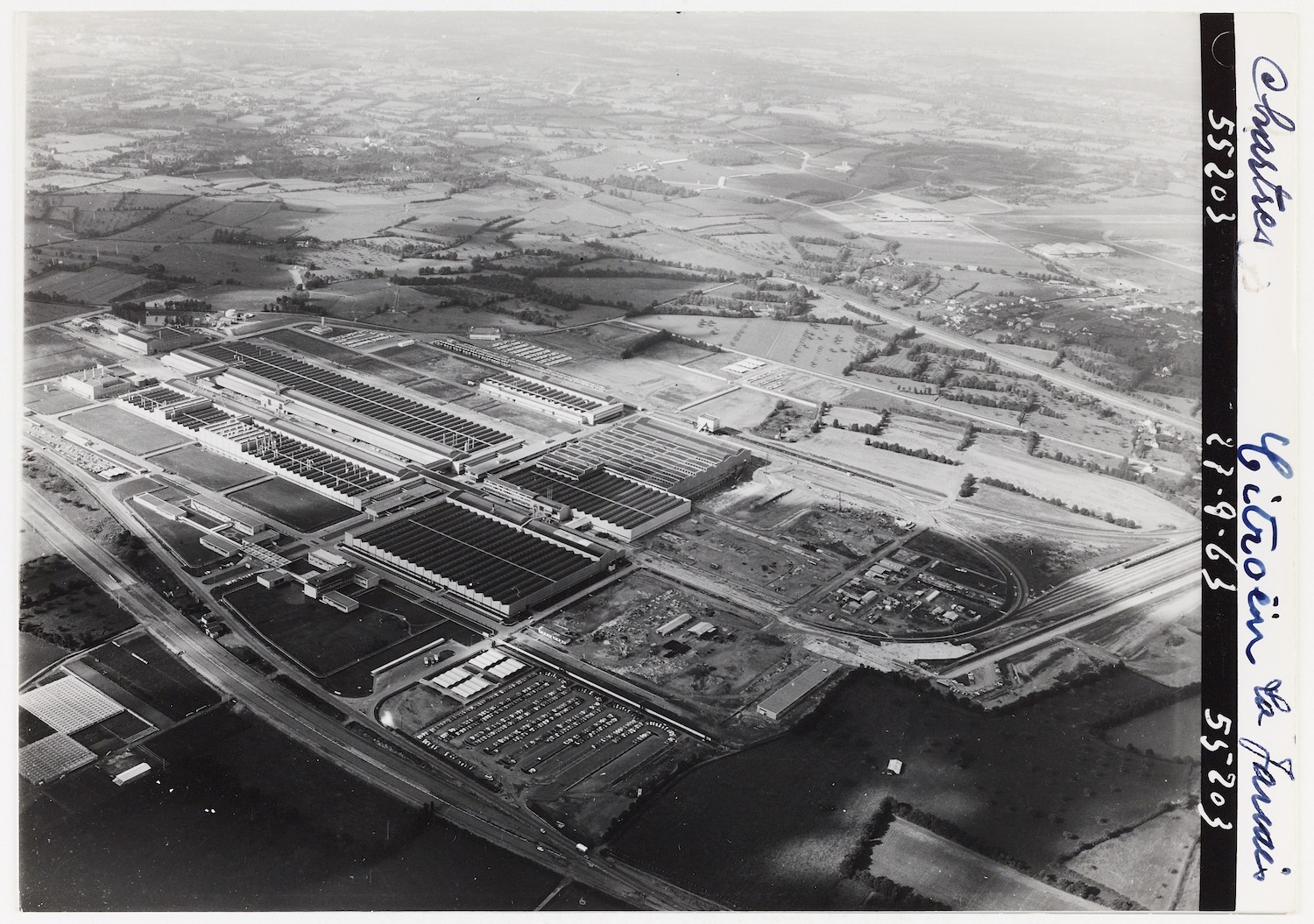 Usine Citroën La Janais, 1963, photographie du fonds Heurtier, musée de Bretagne