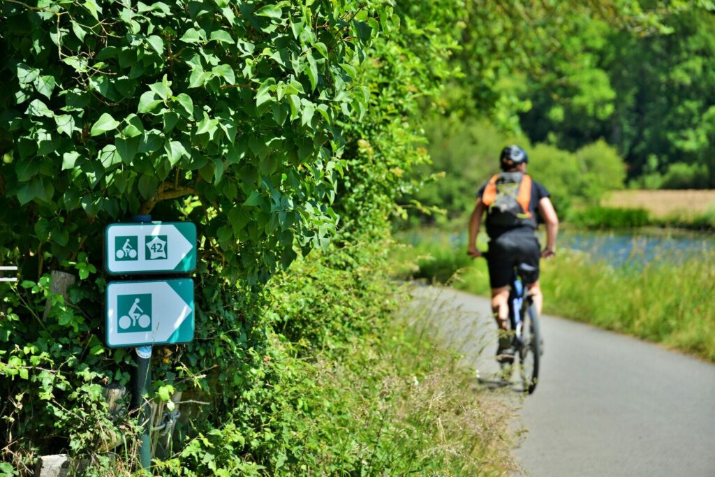 La V42, itinéraire vélo en Bretagne, relie Saint-Malo à Rennes