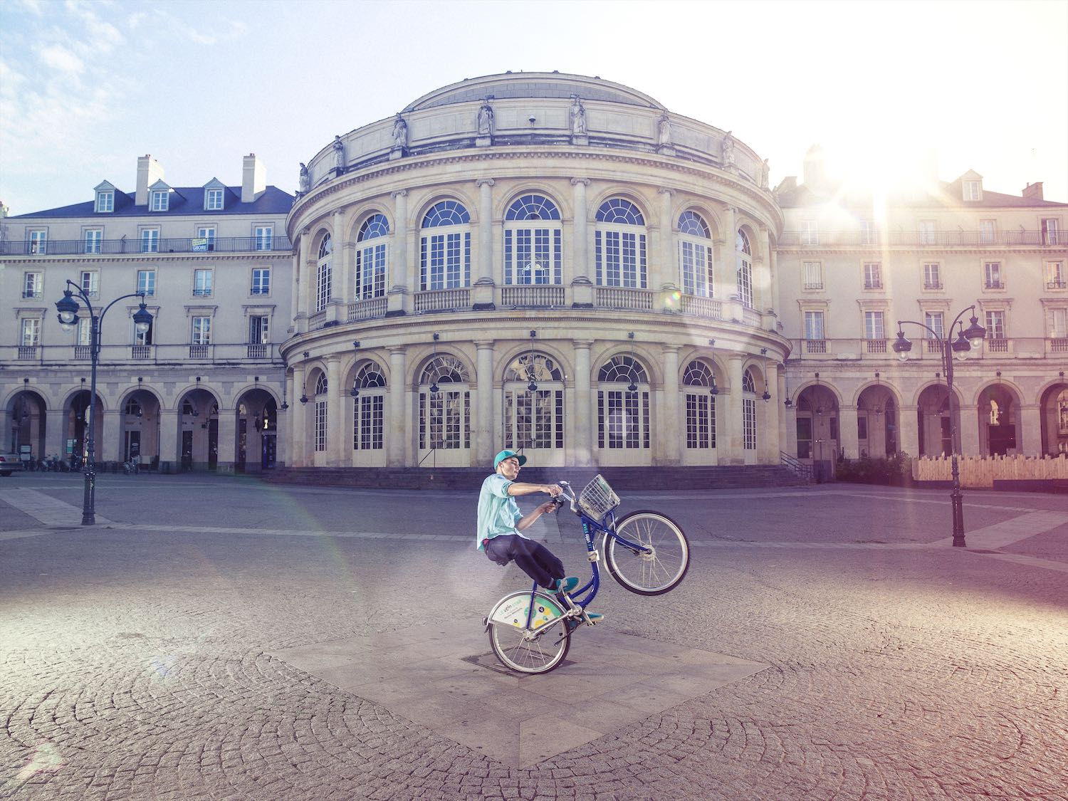 Vélo Star devant l'Opéra de Rennes