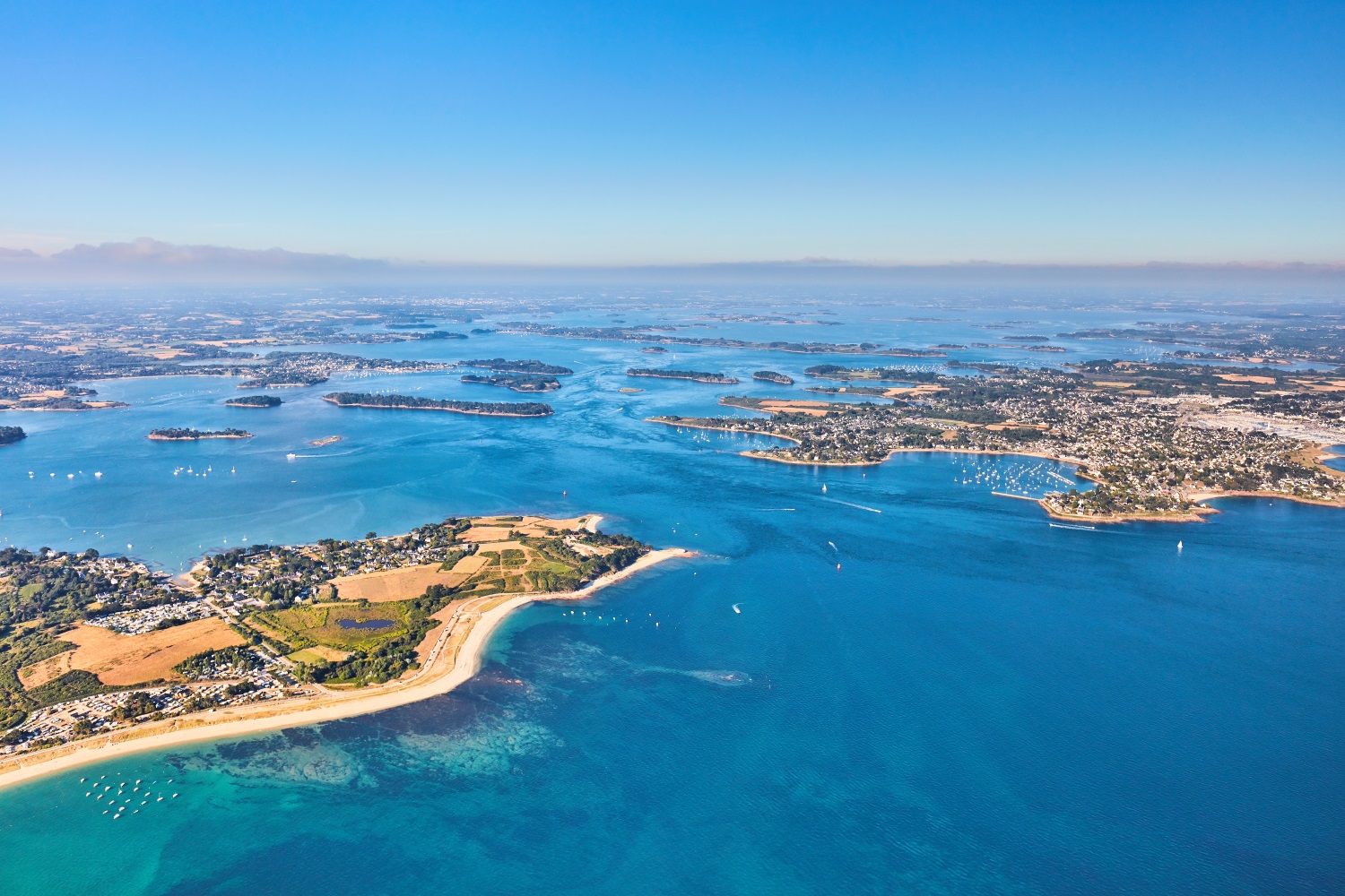 Vue aérienne des îles du golfe du Morbihan