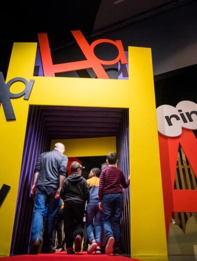 Entrée de l'exposition Rire à l'Espace des sciences