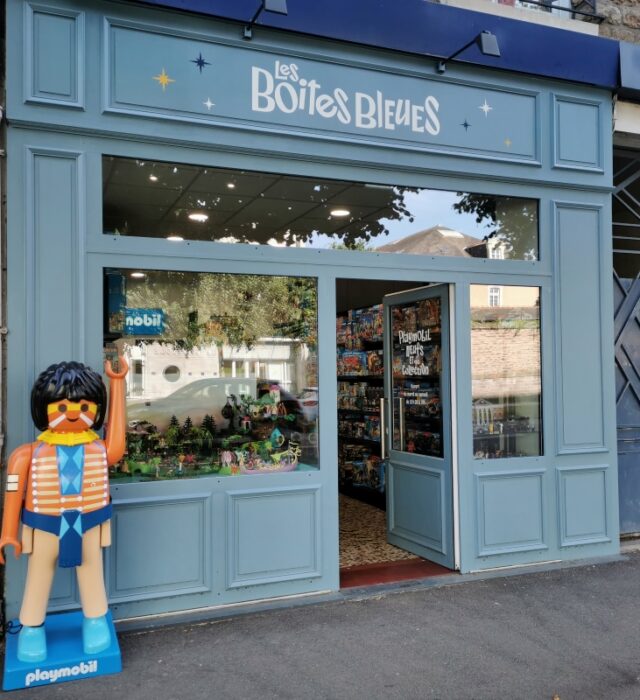 Façade du magasin des Boîtes Bleues