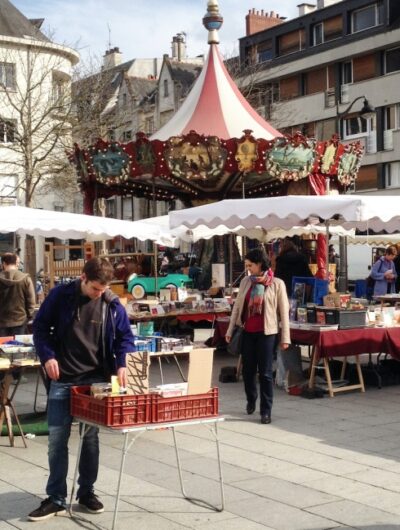 Marché du livre de la place Saint-Anne