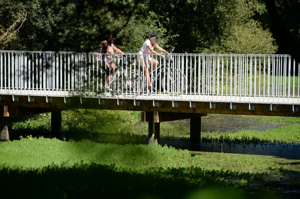 Passerelle piétonne et cycliste aux étangs d'apigné