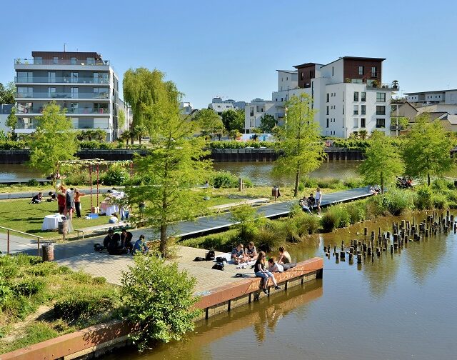 Vue sur le Jardin de la Confluence depuis le Mail François Mitterrand