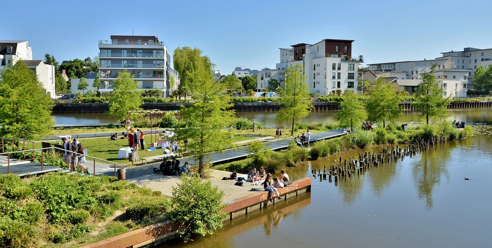 Vue sur le Jardin de la Confluence depuis le Mail François Mitterrand