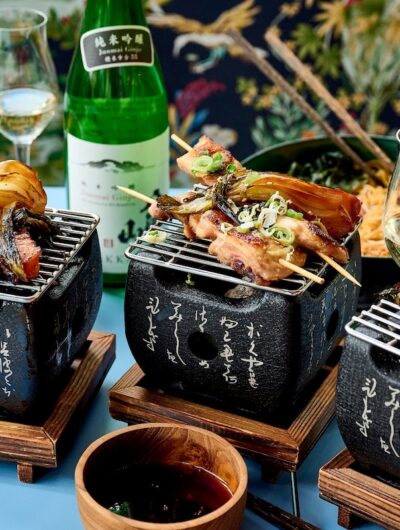 Plat cuit sur un robata un Barbecue asiatique