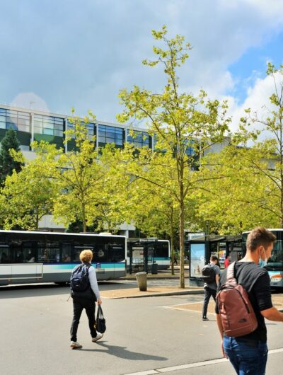 Bus devant l'Université de Villejean