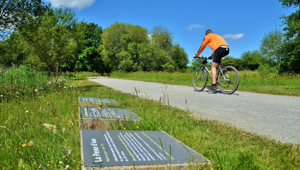 Balade à vélo dans le parc de Saint-Jacques-de-la-Lande