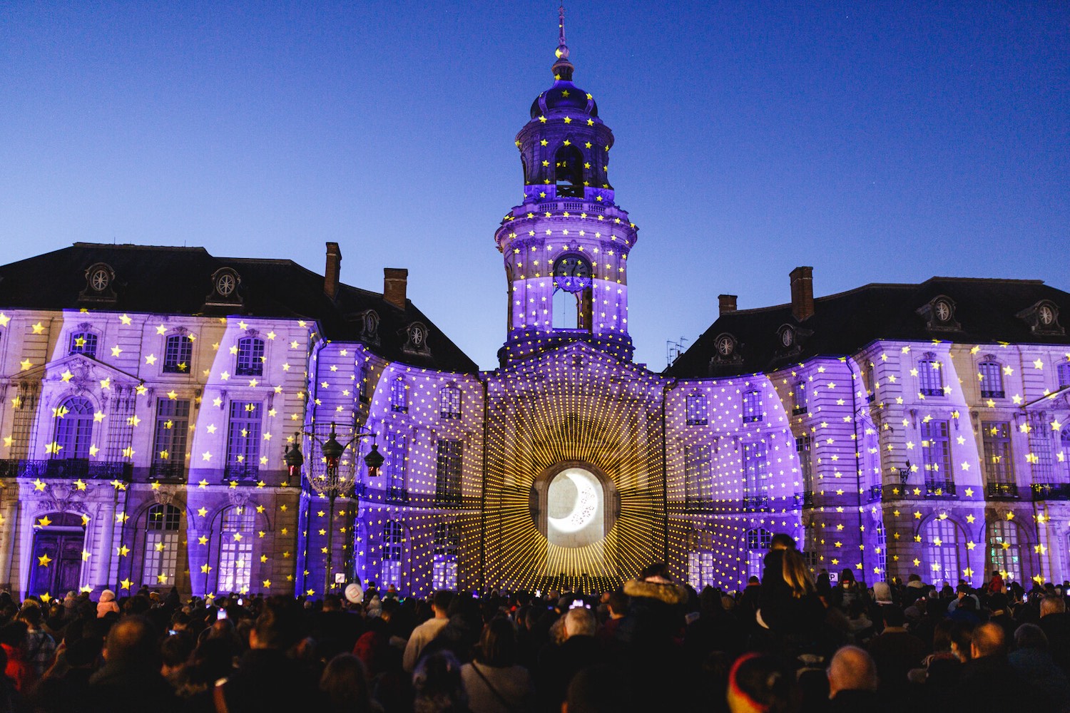 Dans les coulisses des illuminations de la mairie de Rennes